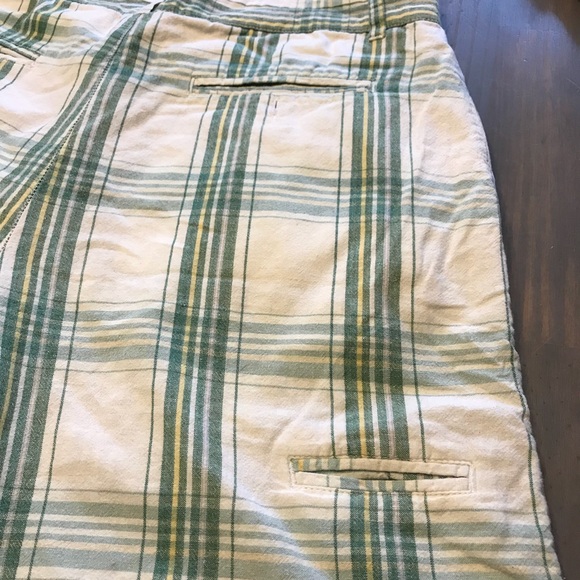 W.R. green and white plaid men’s shorts - Picture 5 of 5